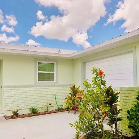 Naples 3 Bedroom 2 Bath Home Fenced In Yard
